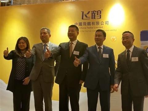 飞鹤最新爆料新闻视频播放  第1张